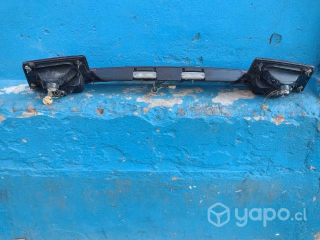Embellecedor Subaru legacy 2000-2003