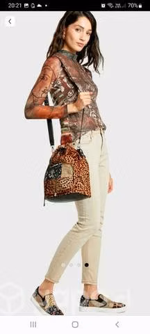 Polera desigual talla l original - Imagen 3