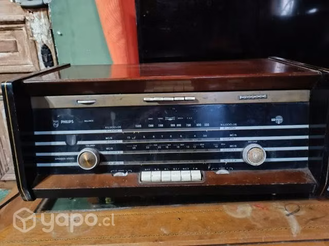 Radio a tubos marca Philips