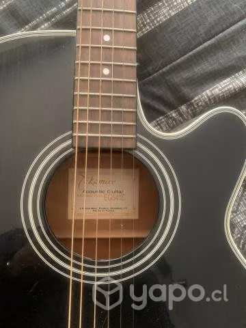 Guitarra Takamine y estuche Rockcase