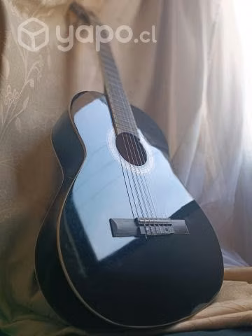 Guitarra Bilbao con estuche