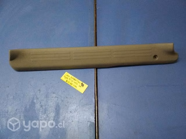 Cubre zocalo trasero derec Ranger Tailandesa 2007