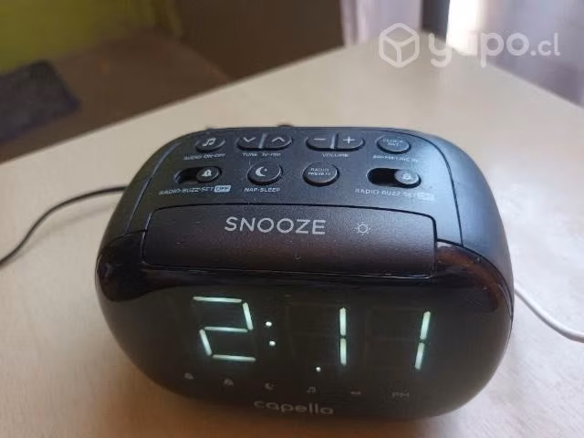 Radio reloj con usb para cargar dispositivos