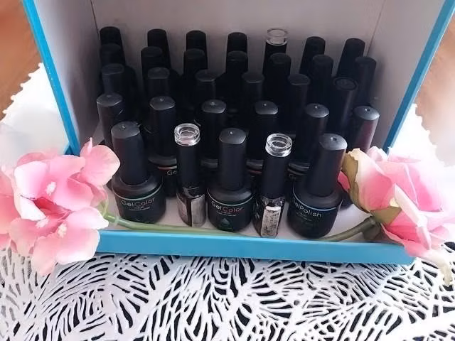 Esmaltes permanentes marca Cosia.