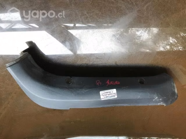 Moldura derecha luneta pick up Fiat Strada 2018