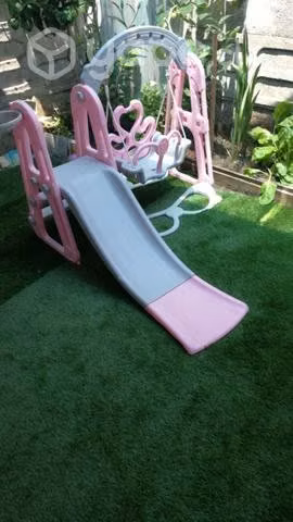 Columpio infantil en buen estado