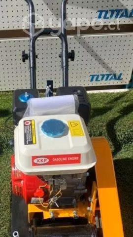 Placa compactadora marca XKP 60 kg 5.5 hp