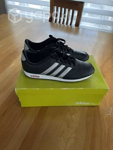 Zapatos levis y zapatillas adidas