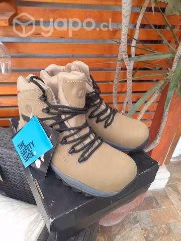 Zapatos de seguridad marca bata, nuevos,
