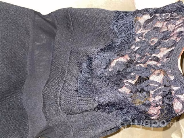 Hermoso vestido negro con encaje y transparencia