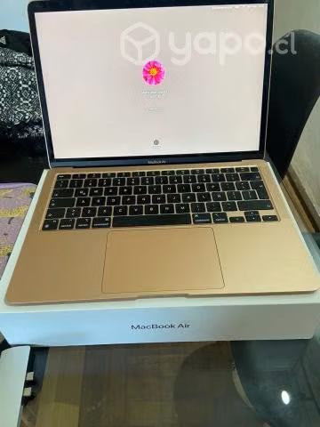 MacBook Air M1 con accesorios originales