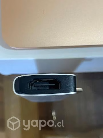MacBook Air M1 con accesorios originales