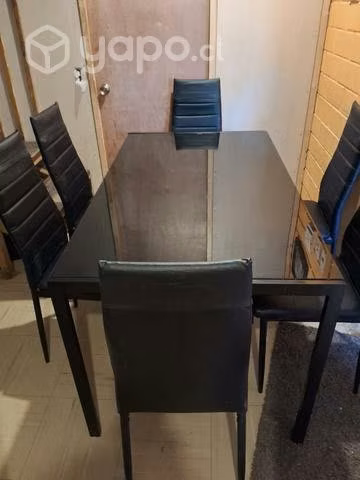Comedor. Mesa de vidrio 6 sillas firmes de eco cue