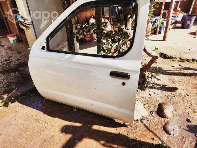 Puerta delantera derecha nissan terrano - Imagen 3