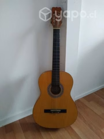 Guitarra clásica marca Santana