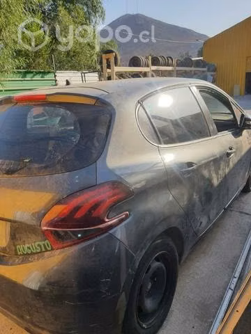 Puerta trasera derecha peugeot 208 año 2017