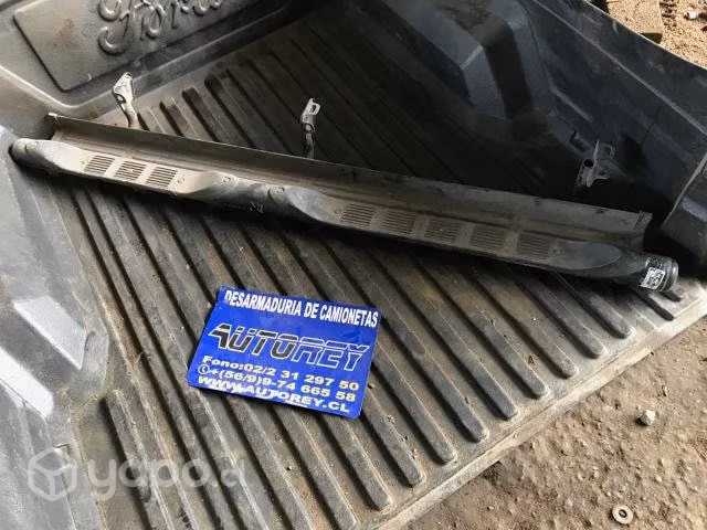 Pisadera derecha Mitsubishi Montero Sport 1998-11