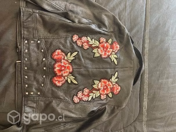 Chaqueta ecocuero color negro - Imagen 2