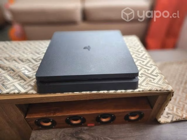 Play 4 500GB + control