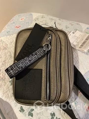 Cartera o banano karl Lagarfield nueva