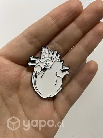 Pin Corazón Gatos