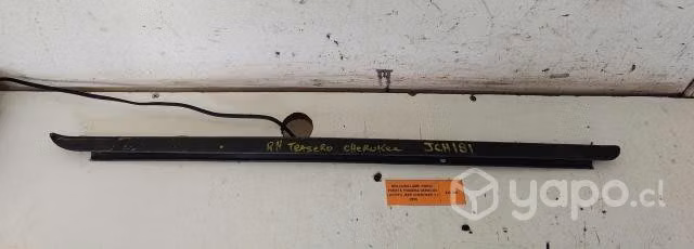Moldura Lame Vidrio Puerta Trasera Derec (JCH181)