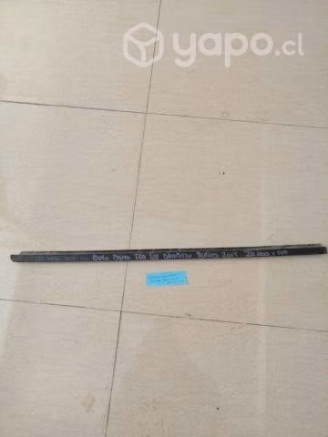 Moldura lame vidrio trasera izquierda Daihatsu Ter