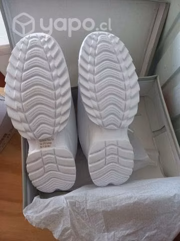 Zapatillas blancas nuevas - Imagen 3