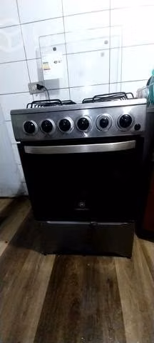 Cocina con horno como nuena