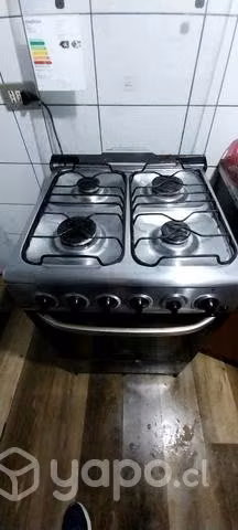 Cocina con horno como nuena