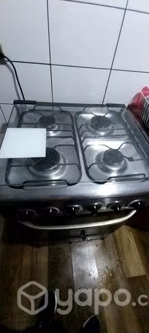 Cocina con horno como nuena