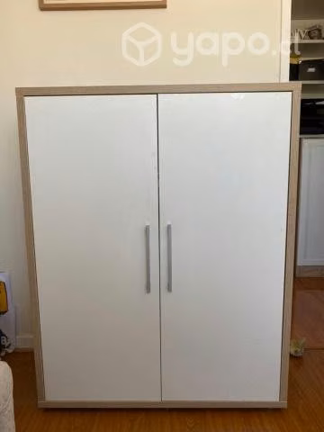 Mueble con puertas