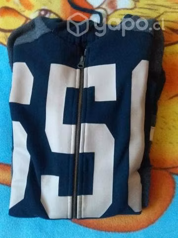Polerón o sudadera negra