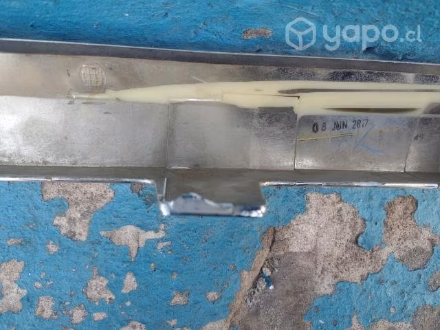 Moldura de portalón Mitsubishi Montero Sport 2020 - Imagen 10