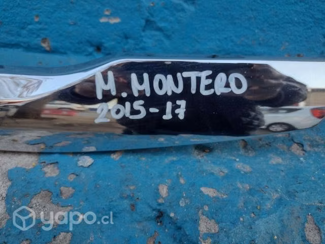 Moldura de portalón Mitsubishi Montero Sport 2020 - Imagen 4