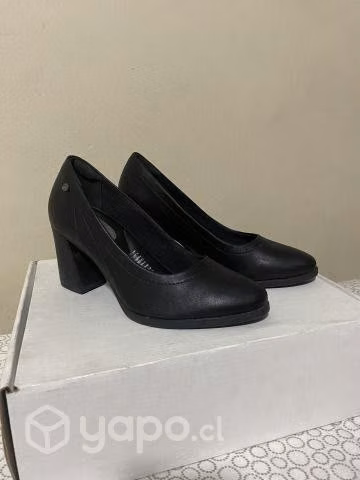 Zapatos taco negros