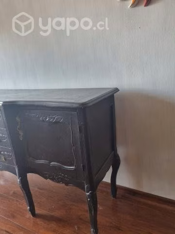 Mueble negro antiguo