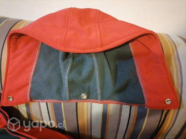 Chaqueta de MUJER, TALLA L, SIN DETALLES ROJA.