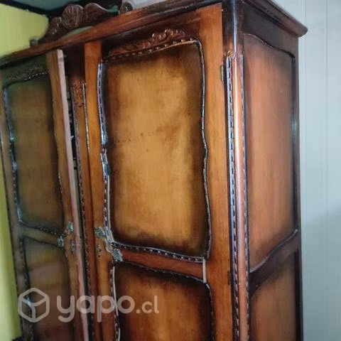 Ropero antiguo , buen estado