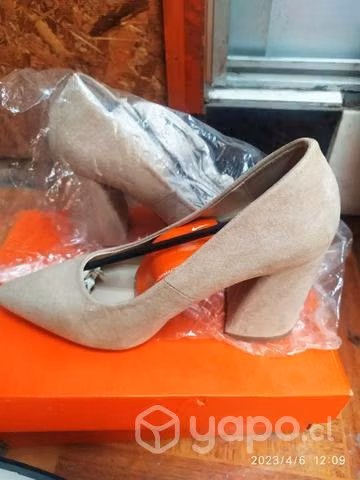 Lote de. Zapatos zapatilla y chala.