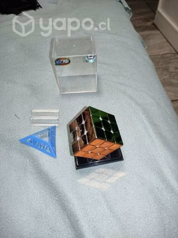 Cubo rubik con imanes. Buen giro y 2 bases