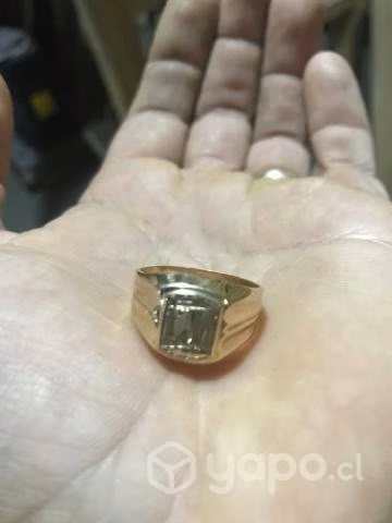 Anillo de oro