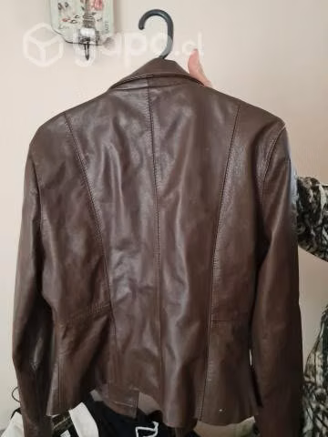 Chaqueta cuero corta s y m si es delgada