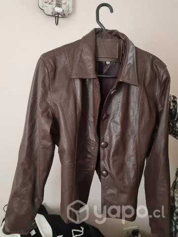 Chaqueta cuero corta s y m si es delgada