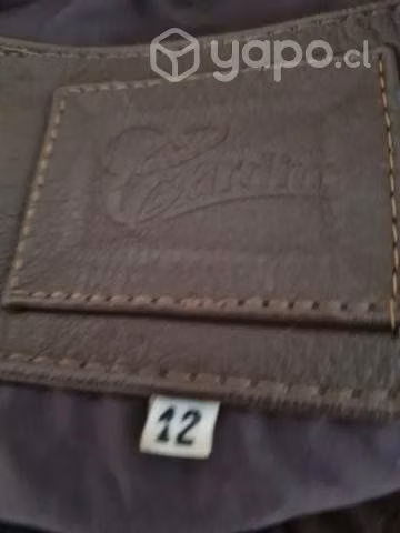 Chaqueta cuero corta s y m si es delgada