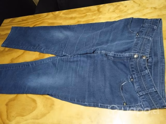 2 poleras nuevas más un pantal usado - Imagen 2