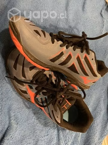 Mizuno Wave Hurricane 3
