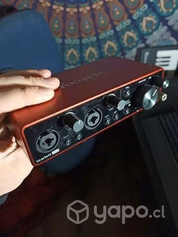 Interfaz Focusrite Scarlett 2i2 3a generación