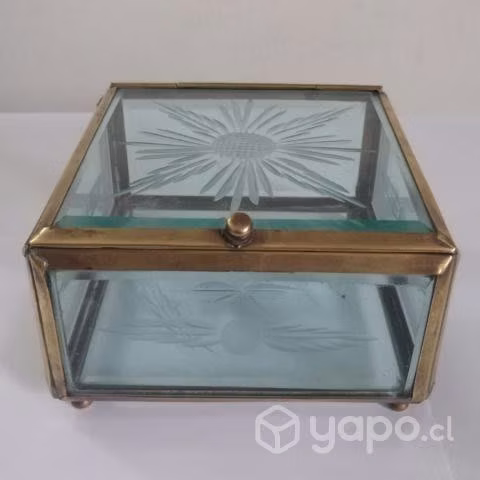 Caja de bronce (Vidrios biselados)