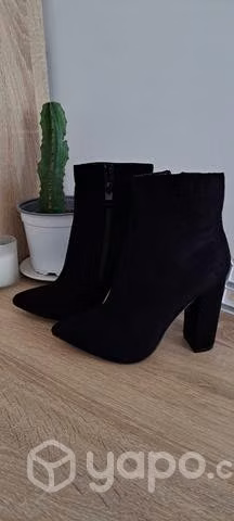 Botines negros nuevos talla 35